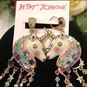 ☆★ Betsey Johnson ★☆ ピンク ユニコーン ピアス Amazon.com: Betsey Johnson Unicorn Fringe Chandelier